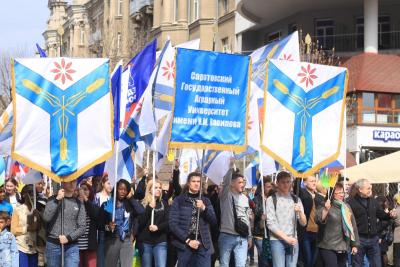 В центре Саратова прошло масштабное первомайское шествие