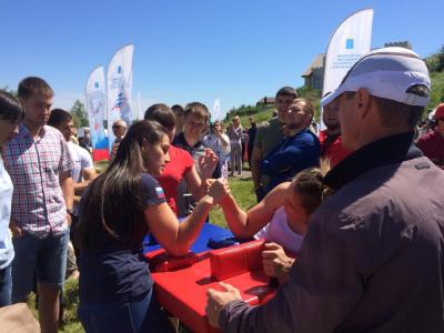 Спортсмены сборной команды СГАУ по армрестлингу на Сабантуе