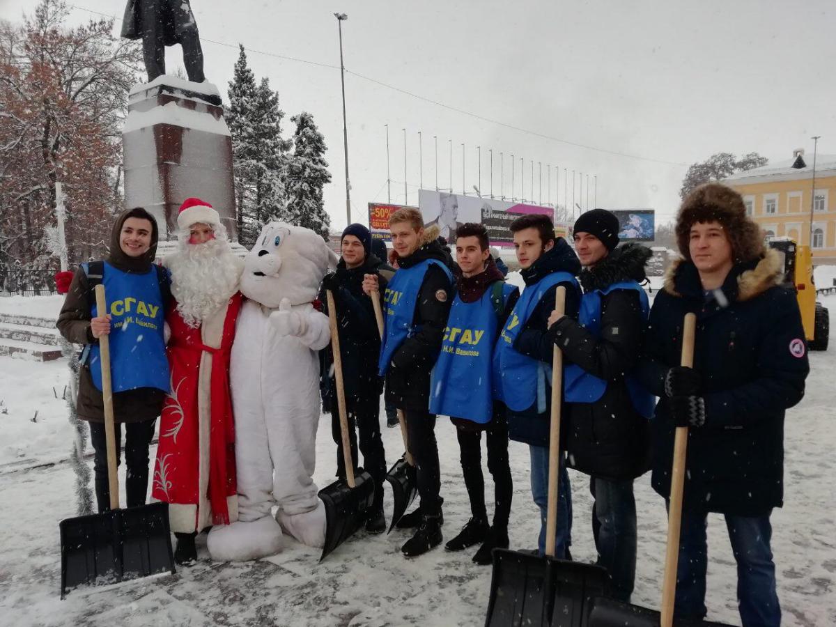 Добровольцы приняли участие в уборке города